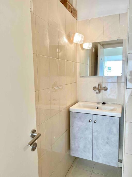 Rambam Beach Apartment Хайфа Экстерьер фото